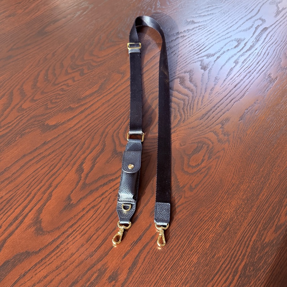 BANDOLIER LANA LIPSTICK STRAP BLACK AND GOLD